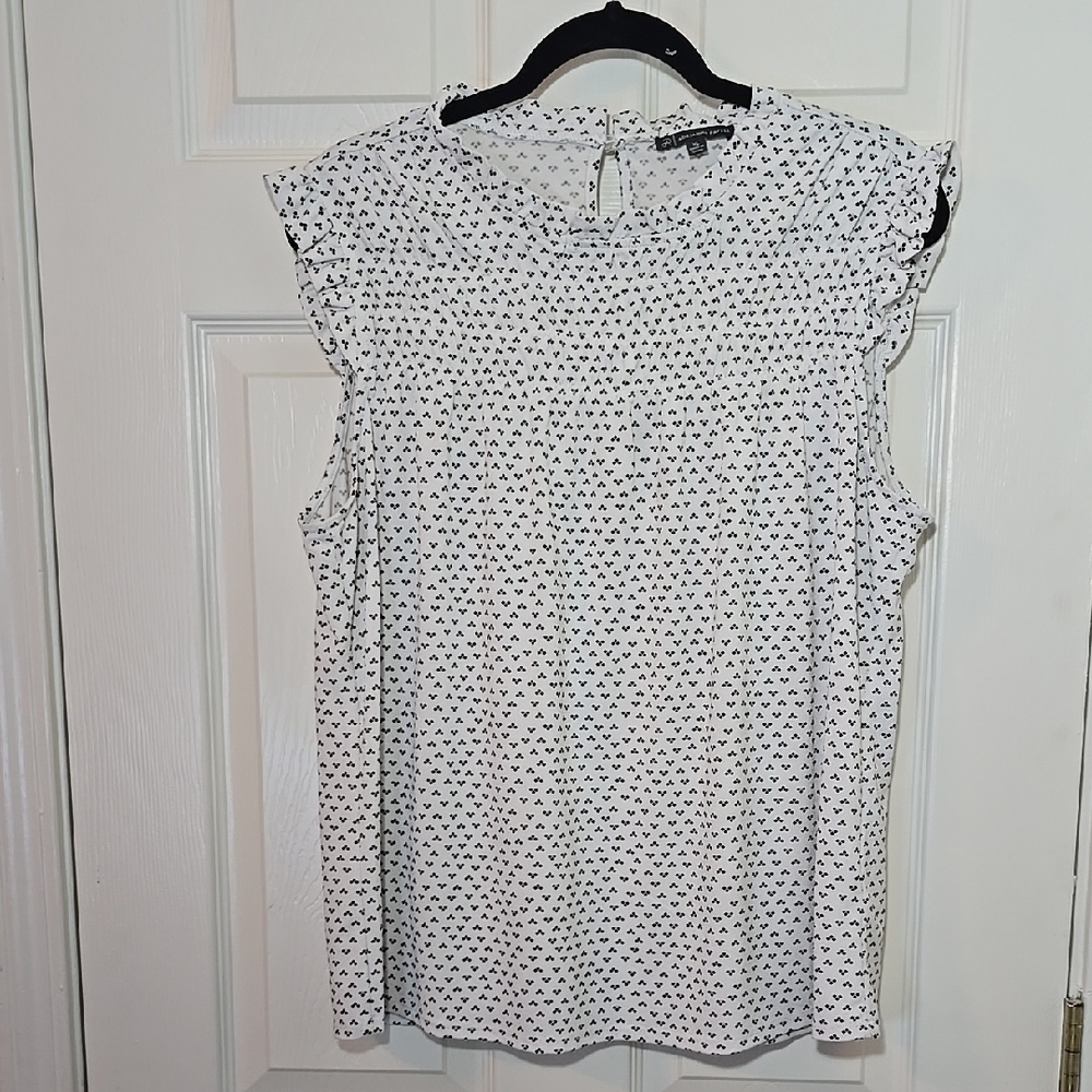 Adrianna Papell Black and White Flutter Sleeve Blouse